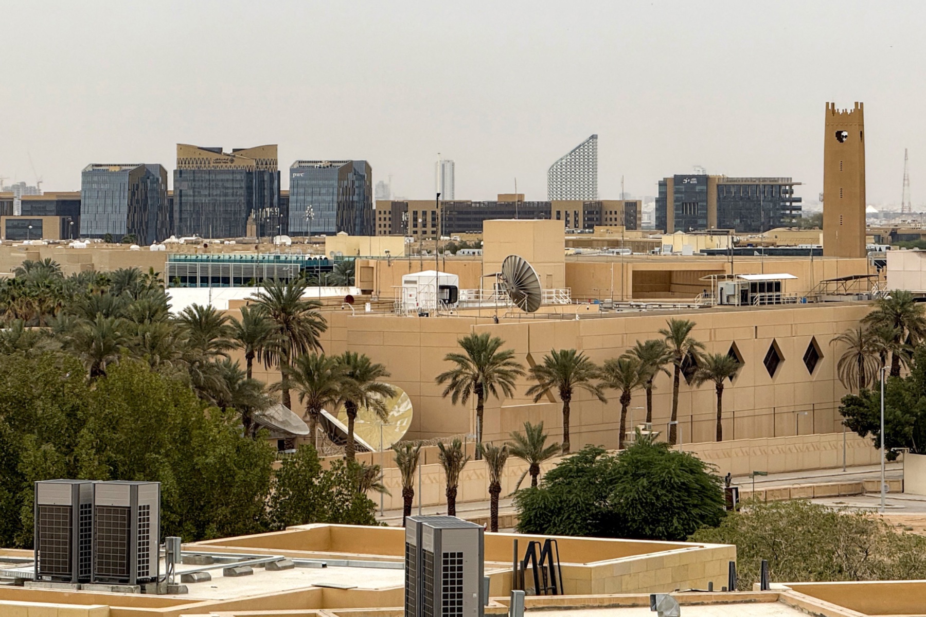 US Orders Non-Emergency Diplomats, Families to Leave Saudi Arabia