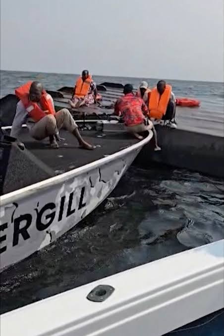 15 Killed as Ferry Capsizes on Zimbabwe's Lake Kariba