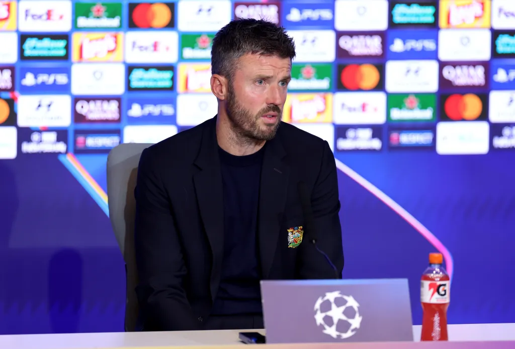Carrick Refuses to React to Martinez’s Criticism of Man Utd Leadership