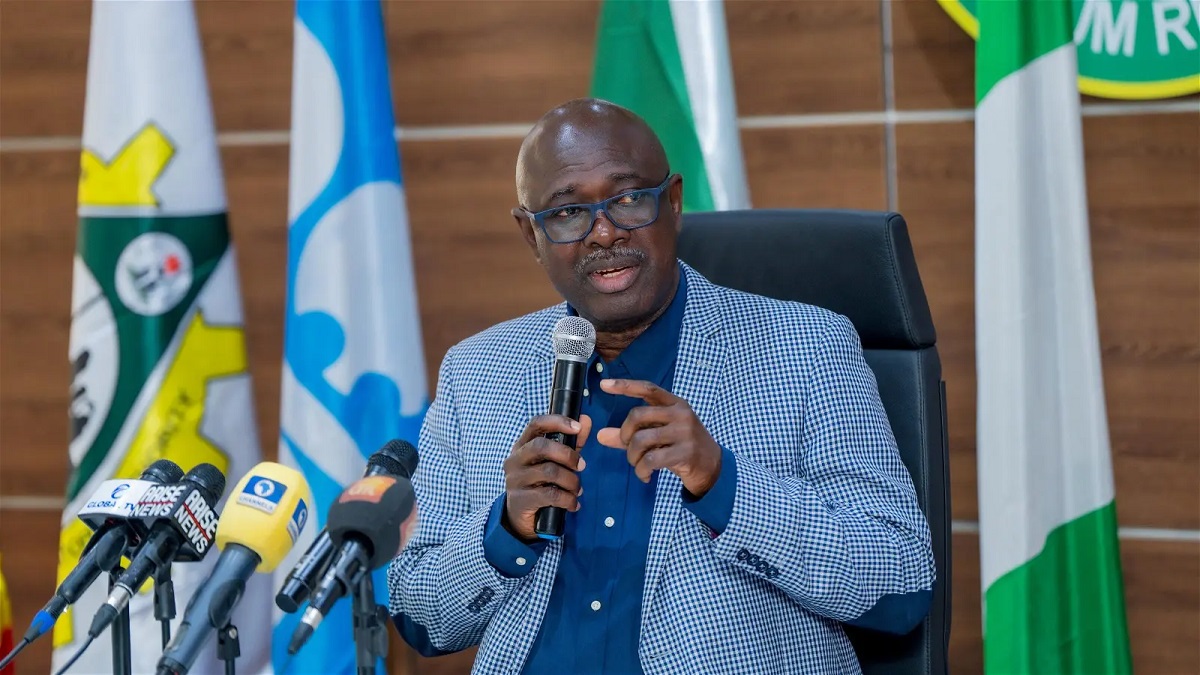 FG urges marketers to cut petrol prices as crude oil falls